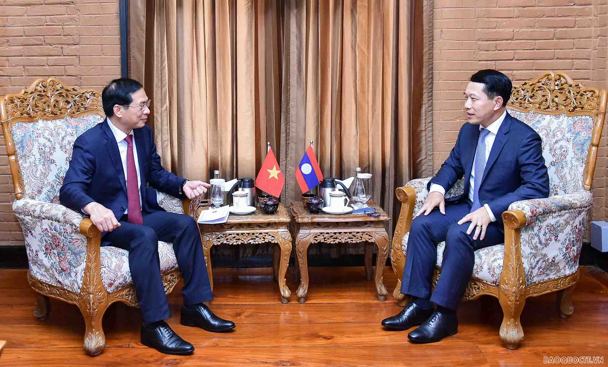 Bộ trưởng Ngoại giao Bùi Thanh Sơn gặp Bộ trưởng Ngoại giao Lào Bộ trưởng Ngoại giao Bùi Thanh Sơn gặp Bộ trưởng Ngoại giao Lào