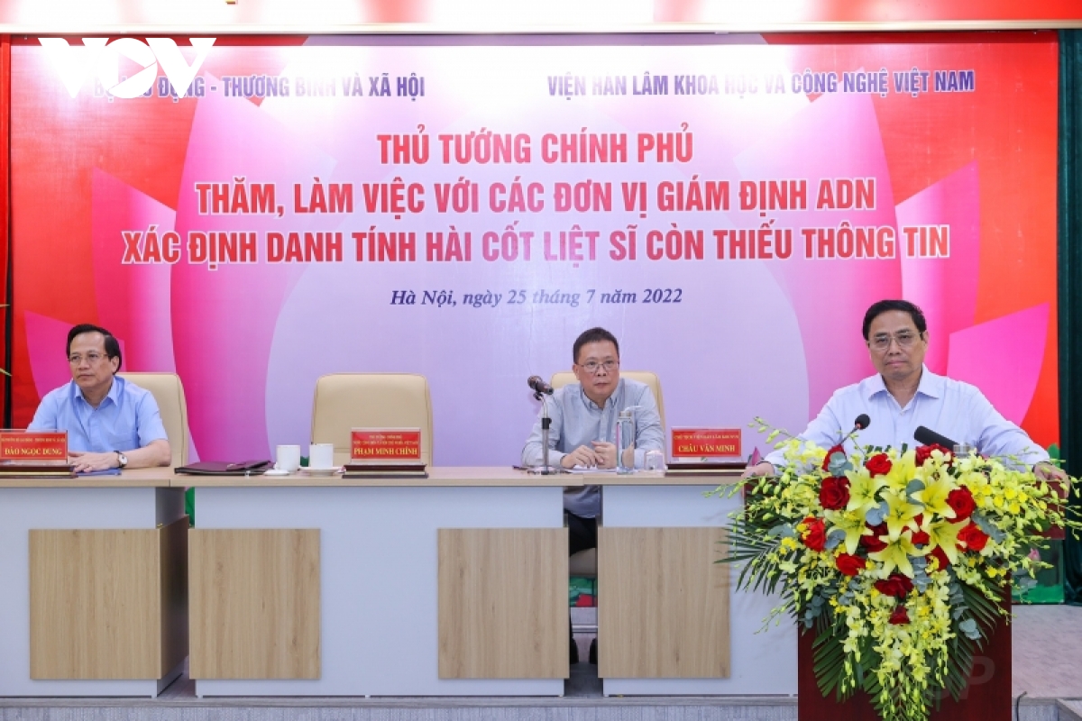 thu tuong xuc dong ve hinh anh me viet nam anh hung mon moi cho tim hai cot con hinh anh 3