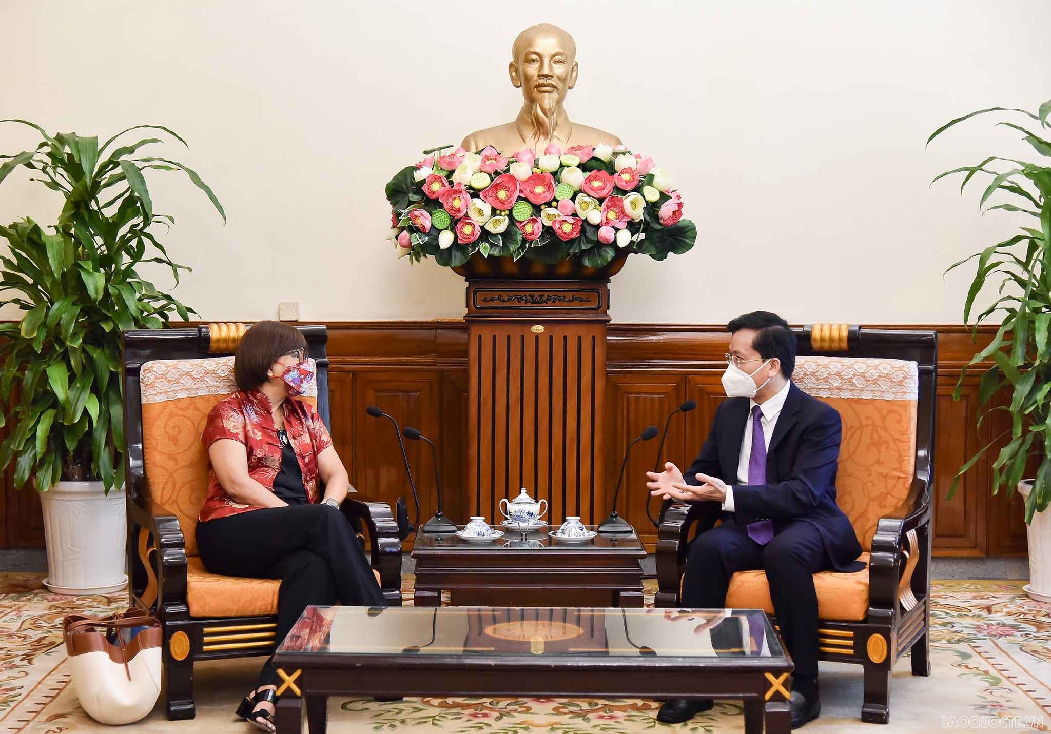 Ngày 25/7, tại Hà Nội, Thứ trưởng Bộ Ngoại giao Hà Kim Ngọc đã tiếp Tiến sĩ Rebecca Sta Maria, Giám đốc điều hành Ban Thư ký APEC. (Ảnh: Nguyễn Hồng) Ngày 25/7, tại Hà Nội, Thứ trưởng Bộ Ngoại giao Hà Kim Ngọc đã tiếp Tiến sĩ Rebecca Sta Maria, Giám đốc điều hành Ban Thư ký APEC. (Ảnh: Nguyễn Hồng)