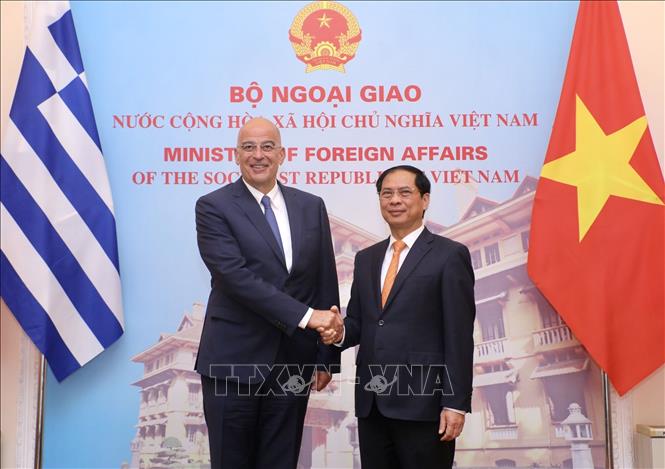 Bộ trưởng Bộ Ngoại giao Bùi Thanh Sơn hội đàm với Bộ trưởng Ngoại giao Hy Lạp Chú thích ảnh
