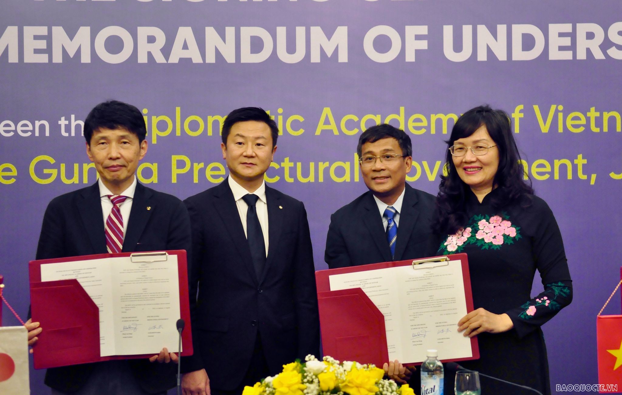 Chiều 3/8, Học viện Ngoại giao đã ký kết Bản ghi nhớ hợp với Chính quyền tỉnh Gunma (Nhật Bản). (Ảnh: Duy Quang) Chiều 3/8, Học viện Ngoại giao đã ký kết Bản ghi nhớ hợp với Chính quyền tỉnh Gunma (Nhật Bản). (Ảnh: Duy Quang)