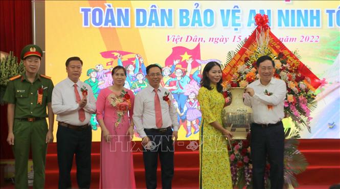 Phó Thủ tướng Phạm Bình Minh dự Ngày hội toàn dân bảo vệ an ninh Tổ quốc Chú thích ảnh