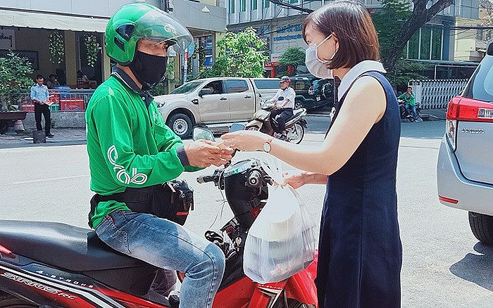 Hà Nội đồng ý cho shipper hoạt động từ 9 - 20h hàng ngày Hà Nội đồng ý cho shipper hoạt động từ 9 - 20h hàng ngày
