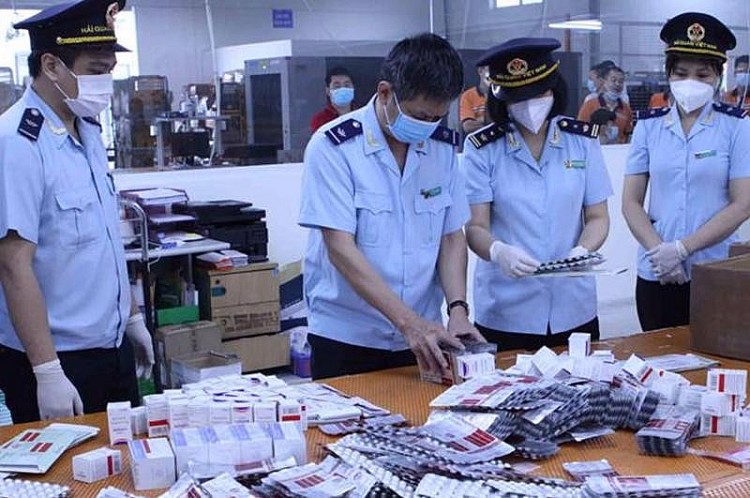 Bắt giữ hơn 60.000 viên thuốc điều trị Covid-19 nhập lậu được Bắt giữ hơn 60.000 viên thuốc điều trị Covid-19 nhập lậu được