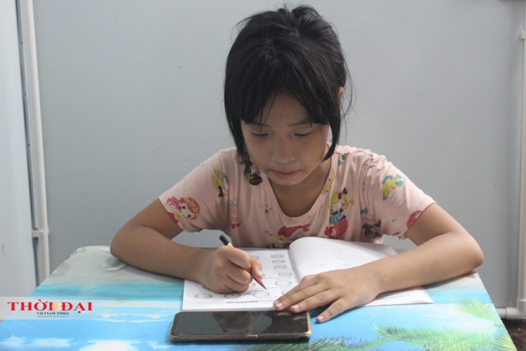 “Con không muốn học online vì không được gặp các bạn”