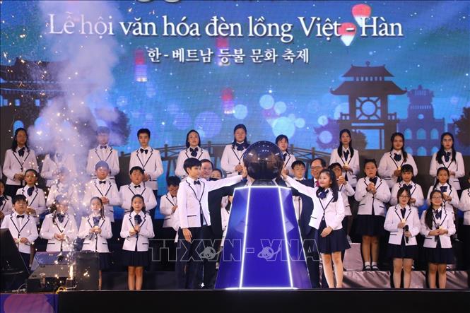 Lễ hội văn hóa đèn lồng Việt Nam - Hàn Quốc tại Hà Nội Chú thích ảnh