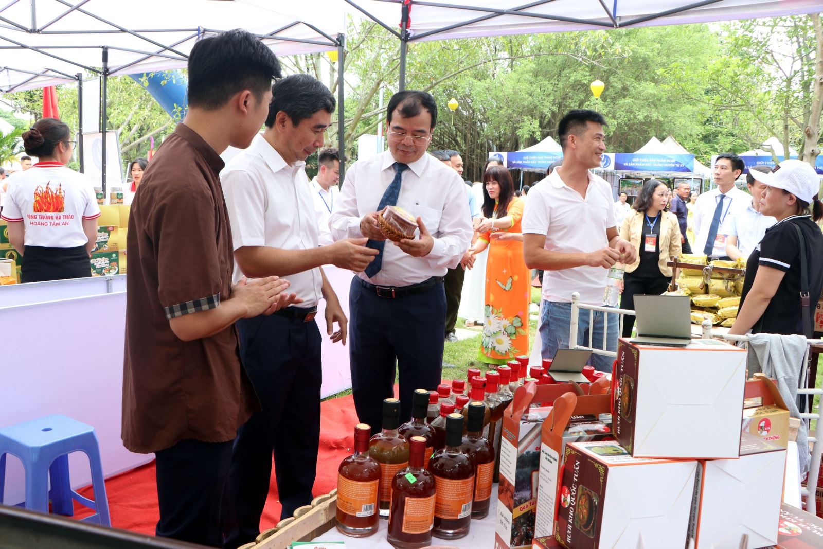 Khai mạc Chú thích ảnh