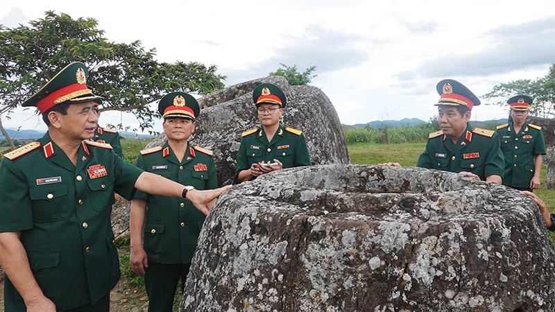 Biểu tượng cao đẹp của tình đoàn kết Việt Nam-Lào Biểu tượng cao đẹp của tình đoàn kết Việt Nam-Lào ảnh 1