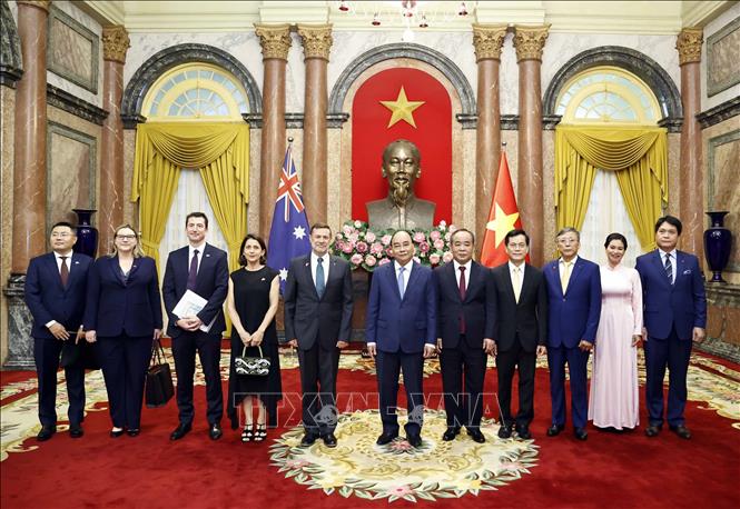 Chủ tịch nước Nguyễn Xuân Phúc tiếp Đại sứ Australia đến trình Quốc thư Chú thích ảnh