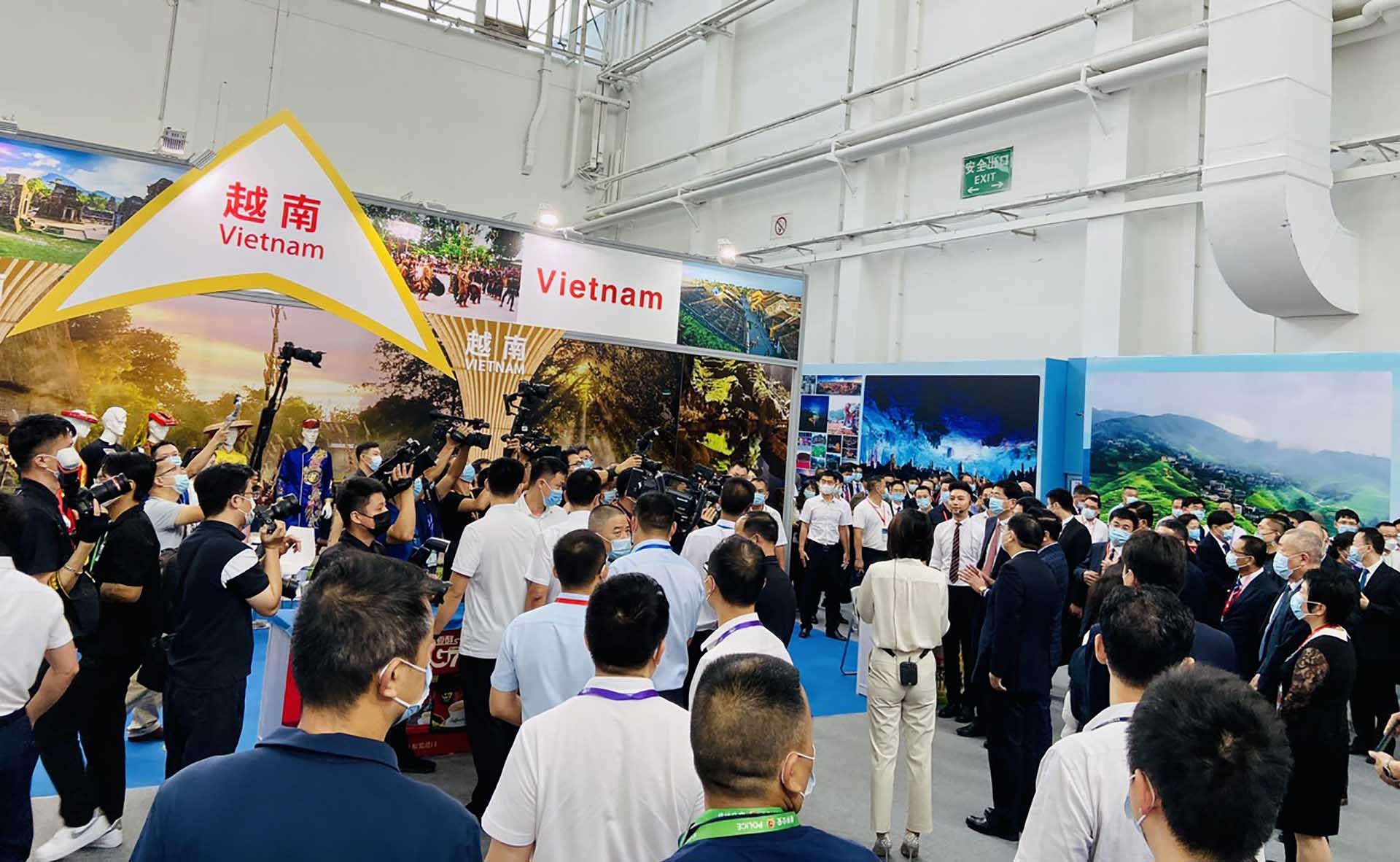 Gian hàng Việt Nam được quan tâm rộng rãi tại Hội chợ Du lịch Trung Quốc-ASEAN 2022 Gian hàng Việt Nam được quan tâm rộng rãi tại Hội chợ Du lịch Trung Quốc ASEAN 2022