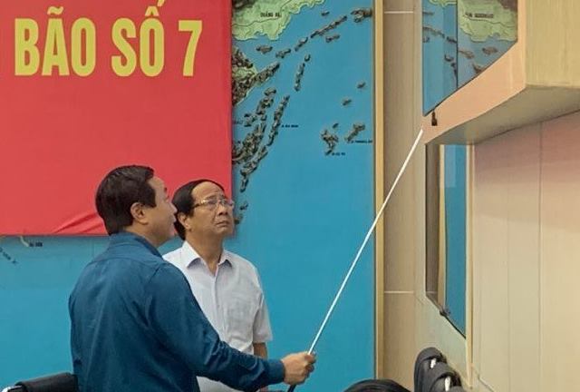 Phó Thủ tướng Lê Văn Thành chủ trì họp khẩn ứng phó mưa bão Phó Thủ tướng Lê Văn Thành chủ trì họp khẩn ứng phó mưa bão