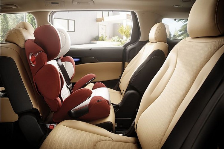Ghế trẻ em trên Kia Carnival. Ghế trẻ em trên Kia Carnival.