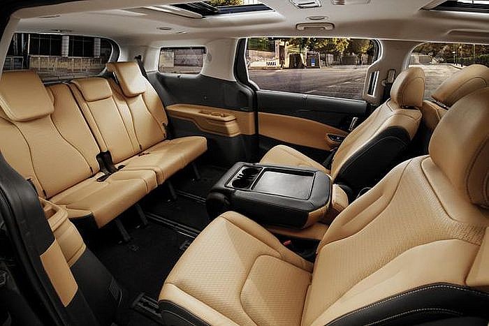 Bộ bàn ăn trên Kia Carnival. Bộ bàn ăn trên Kia Carnival.