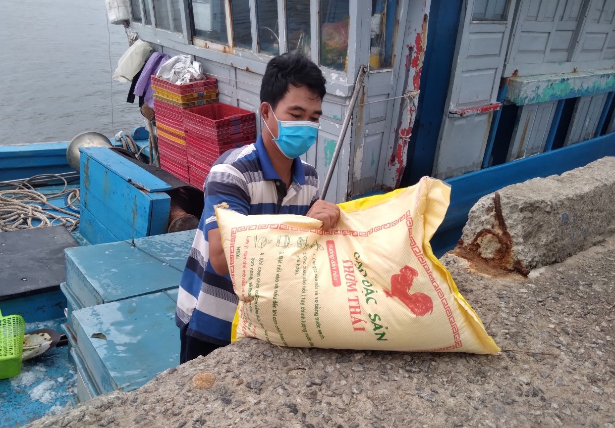 Ngư dân phấn khởi trở lại vươn khơi, bám biển Ngư dân phấn khởi trở lại vươn khơi, bám biển