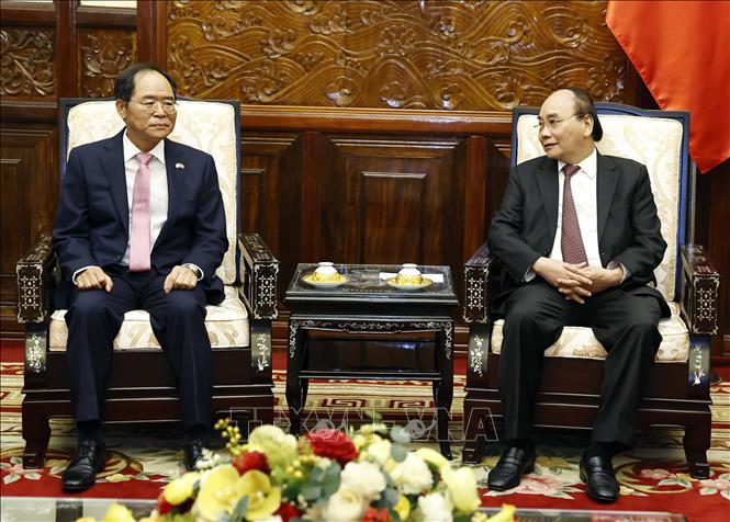 Chủ tịch nước Nguyễn Xuân Phúc tiếp Đại sứ Hàn Quốc chào từ biệt Chú thích ảnh