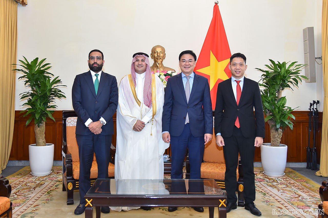 Thứ trưởng Ngoại giao Phạm Quang Hiệu tiếp Đại sứ Nam Phi và Đại sứ Saudi Arabia Thứ trưởng Ngoại giao Phạm Quang Hiệu tiếp Đại sứ Nam Phi và Đại sứ Saudi Arabia