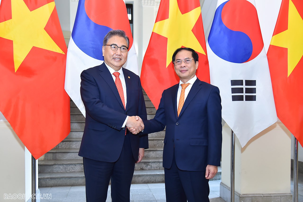 Về chính trị, hai bên đã hai lần nâng cấp quan hệ lên Đối tác toàn diện trong thế kỷ XXI năm 2001 và Đối tác hợp tác chiến lược năm 2009 và đang hướng tới nâng cấp lên Đối tác chiến lược toàn diện trong năm nay. Về chính trị, hai bên đã hai lần nâng cấp quan hệ lên Đối tác toàn diện trong thế kỷ XXI năm 2001 và Đối tác hợp tác chiến lược năm 2009 và đang hướng tới nâng cấp lên Đối tác chiến lược toàn diện trong năm nay.