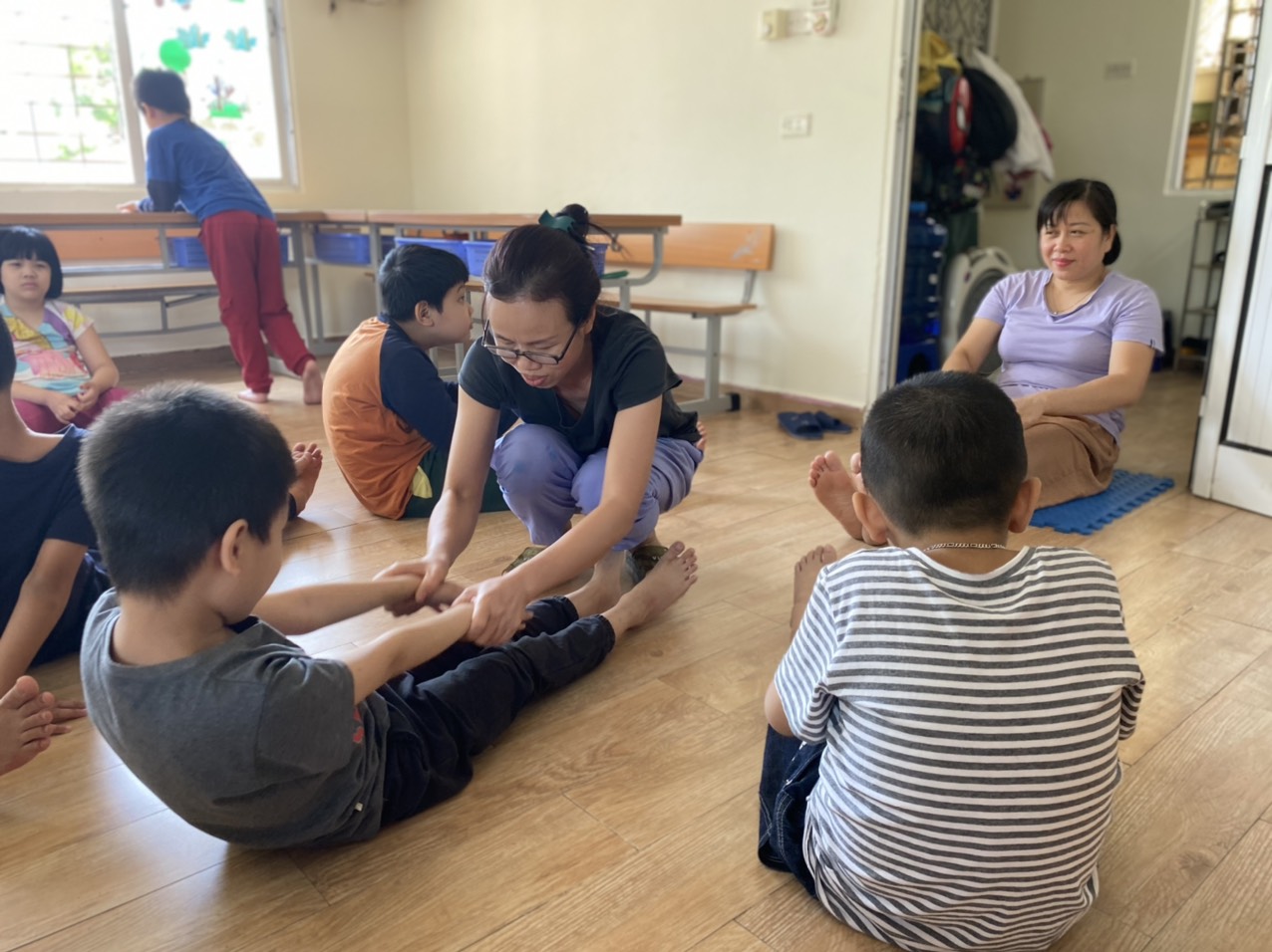 Người bà 80 tuổi vẫn ngày ngày nhen lên hy vọng cho trẻ khuyết tật Thủ đô Chú thích ảnh