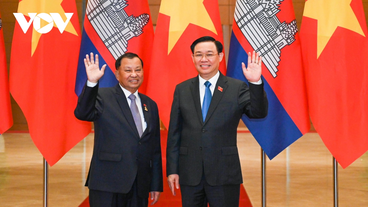 chủ tịch qh vương Đình huệ hội đàm với chủ tịch thượng viện vương quốc campuchia hình ảnh 1 chu tich qh vuong Dinh hue hoi dam voi chu tich thuong vien vuong quoc campuchia hinh anh 1