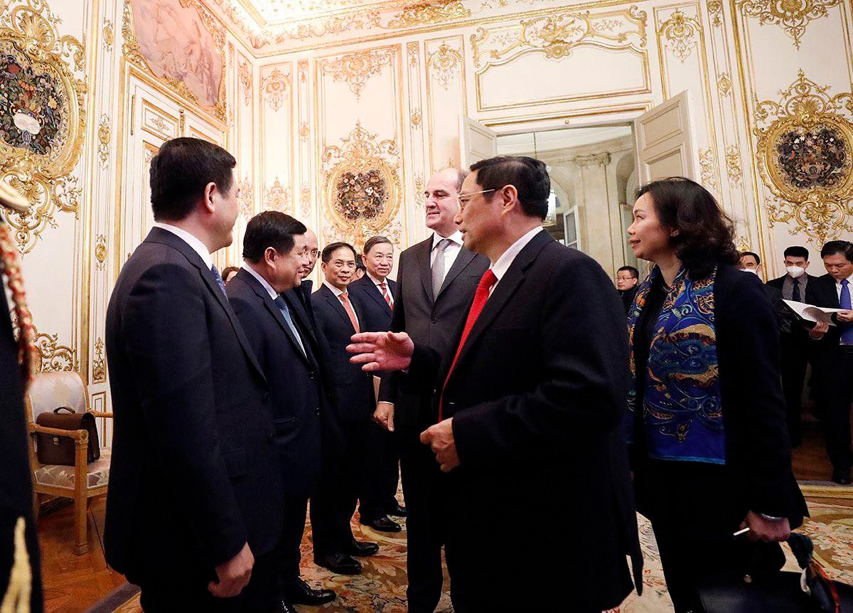 Tạo chuyển biến mạnh mẽ, đưa quan hệ Việt - Pháp phát triển lên tầm cao mới Tạo chuyển biến mạnh mẽ, đưa quan hệ Việt - Pháp phát triển lên tầm cao mới