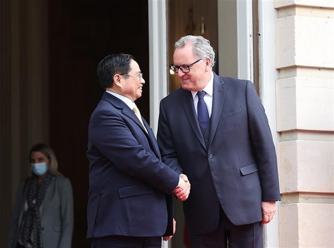 Thủ tướng Chính phủ Phạm Minh Chính hội kiến Chủ tịch Quốc hội Pháp Claude Bartolone Chú thích ảnh