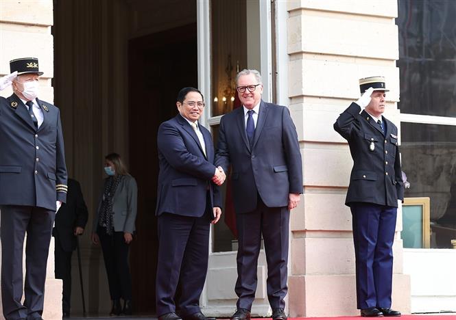 Thủ tướng Chính phủ Phạm Minh Chính hội kiến Chủ tịch Quốc hội Pháp Claude Bartolone Chú thích ảnh