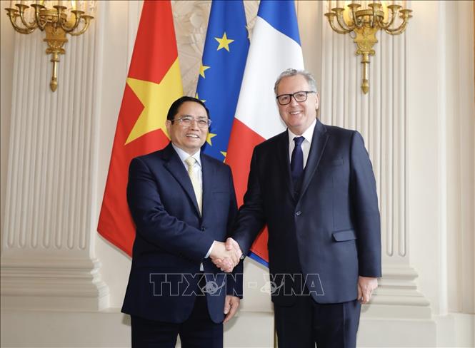 Thủ tướng Chính phủ Phạm Minh Chính hội kiến Chủ tịch Quốc hội Pháp Claude Bartolone Chú thích ảnh