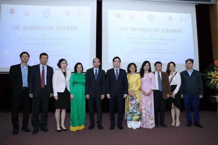 Lễ ra mắt Trung tâm Vật lý quốc tế và Trung tâm quốc tế Đào tạo và Nghiên cứu Toán học. Lễ ra mắt Trung tâm Vật lý quốc tế và Trung tâm quốc tế Đào tạo và Nghiên cứu Toán học.