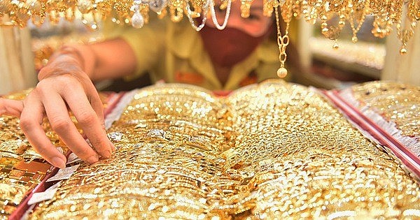 Giá vàng trong nước và thế giới giữ đà 'đi lên' Giá vàng trong nước và thế giới giữ đà 'đi lên'