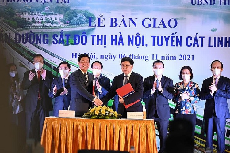 Người dân được đi tàu Cát Linh-Hà Đông sau thời gian dài chờ đợi | Giao thông | Vietnam+ (VietnamPlus) Người dân được đi tàu Cát Linh-Hà Đông sau thời gian dài chờ đợi | Giao thông | Vietnam+ (VietnamPlus)