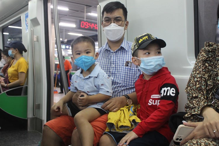 Người dân được đi tàu Cát Linh-Hà Đông sau thời gian dài chờ đợi | Giao thông | Vietnam+ (VietnamPlus) Người dân được đi tàu Cát Linh-Hà Đông sau thời gian dài chờ đợi | Giao thông | Vietnam+ (VietnamPlus)
