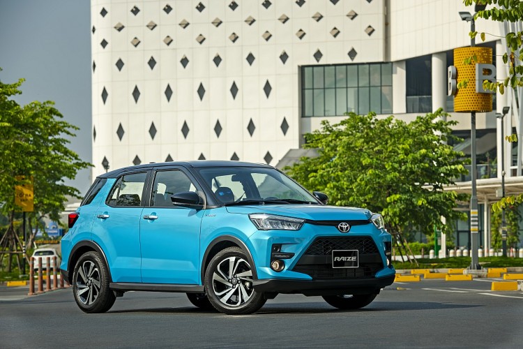 Toyota Raize hoàn toàn mới sở hữu lưới tản nhiệt cỡ lớn cùng bộ vành hợp kim 17-inch. Toyota Raize hoàn toàn mới sở hữu lưới tản nhiệt cỡ lớn cùng bộ vành hợp kim 17-inch.