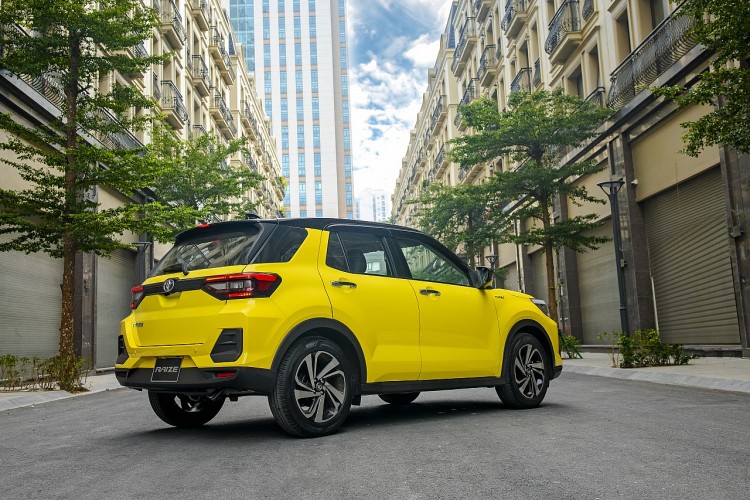 Toyota Raize với ngoại thất năng động cá tính đậm chất SUV, không gian nội thất rộng rãi và nhiều tiện nghi hiện đại. Toyota Raize với ngoại thất năng động cá tính đậm chất SUV, không gian nội thất rộng rãi và nhiều tiện nghi hiện đại.