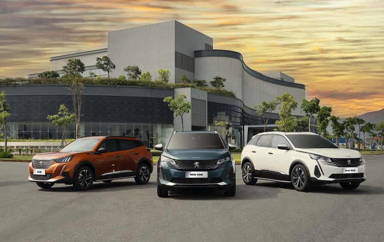 Cùng với New Peugeot 2008 và New Peugeot 3008 đã được ra mắt, THACO AUTO tiếp tục giới thiệu New Peugeot 5008 đã hoàn thiện bộ 3 SUV Peugeot thế hệ mới tại Việt Nam. Cùng với New Peugeot 2008 và New Peugeot 3008 đã được ra mắt, THACO AUTO tiếp tục giới thiệu New Peugeot 5008 đã hoàn thiện bộ 3 SUV Peugeot thế hệ mới tại Việt Nam.