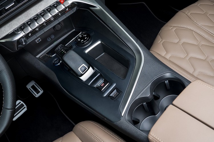 Khu vực điều khiển trung tâm của New Peugeot 5008. Khu vực điều khiển trung tâm của New Peugeot 5008.