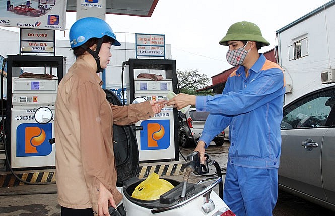 Giá xăng dầu tiếp tục tăng - Ảnh minh họa Giá xăng dầu tiếp tục tăng - Ảnh minh họa