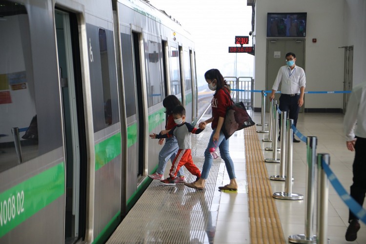 Ngày đầu thu phí, tàu Cát Linh - Hà Đông đón hơn 25.300 lượt khách Ngày đầu thu phí, tàu Cát Linh - Hà Đông đón hơn 25.300 lượt khách