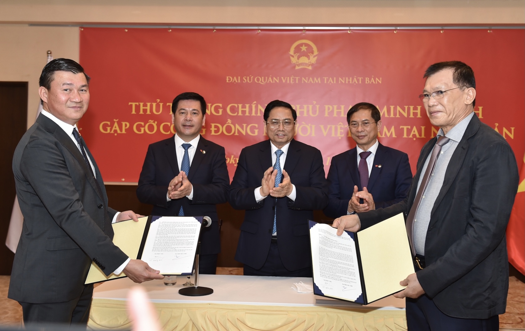 Phát huy mạnh mẽ nguồn lực, giá trị, trí tuệ con người Việt Nam dù ở bất cứ nơi đâu Phát huy mạnh mẽ nguồn lực, giá trị, trí tuệ con người Việt Nam dù ở bất cứ nơi đâu