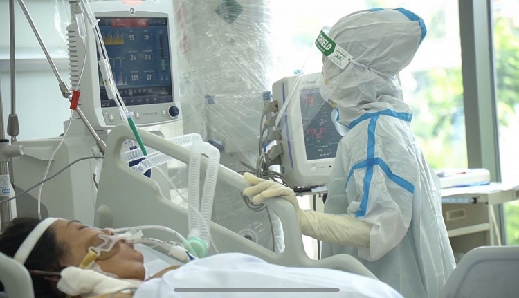 Tin COVID hôm nay sáng 26/11: Có 751 bệnh nhân COVID-19 đang thở máy, ECMO