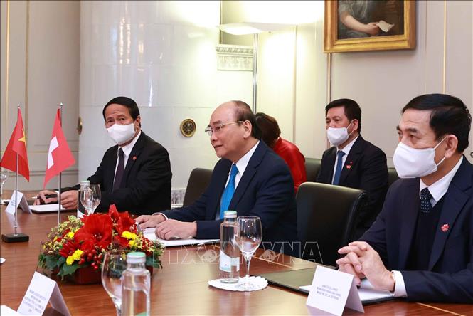 Tổng thống Liên bang Thụy Sĩ chủ trì Lễ đón chính thức Chủ tịch nước Nguyễn Xuân Phúc Chú thích ảnh