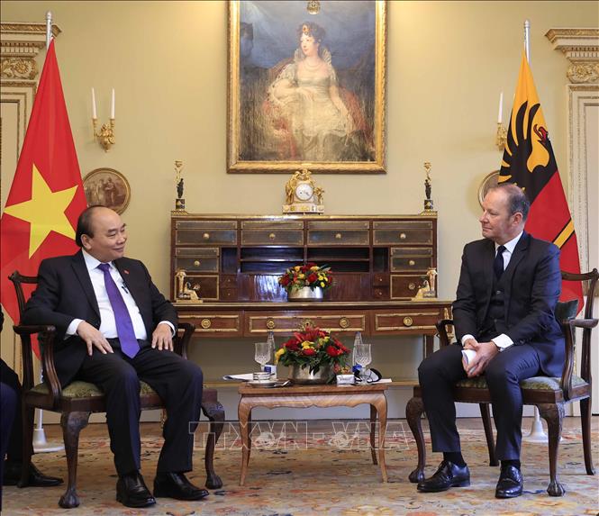 Chủ tịch nước Nguyễn Xuân Phúc gặp Thống đốc bang Geneva, Thụy Sĩ Chú thích ảnh