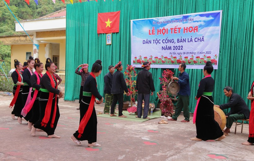 Độc đáo Tết hoa Mào gà của người Cống Độc đáo Tết hoa Mào gà của người Cống ảnh 2
