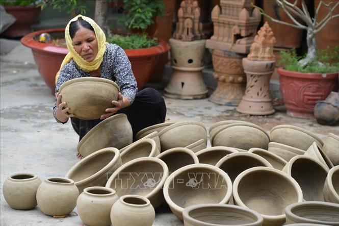 Nghệ thuật làm gốm của người Chăm được UNESCO ghi danh Chú thích ảnh