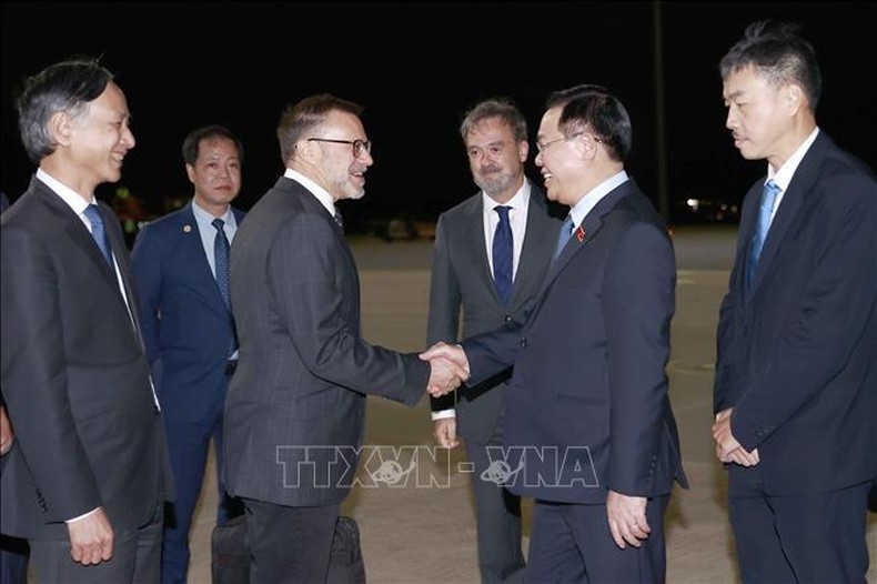 Chủ tịch Quốc hội Vương Đình Huệ đến Thủ đô Canberra, bắt đầu thăm chính thức Australia Chủ tịch Quốc hội Vương Đình Huệ đến Thủ đô Canberra, bắt đầu thăm chính thức Australia ảnh 2