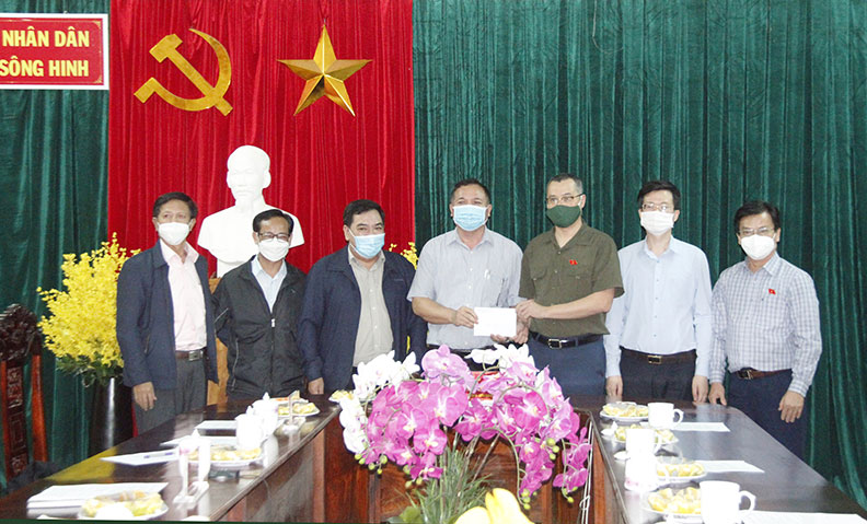 Khẩn trương giúp dân khắc phục hậu quả mưa lũ, ổn định đời sống Khẩn trương giúp dân khắc phục hậu quả mưa lũ, ổn định đời sống