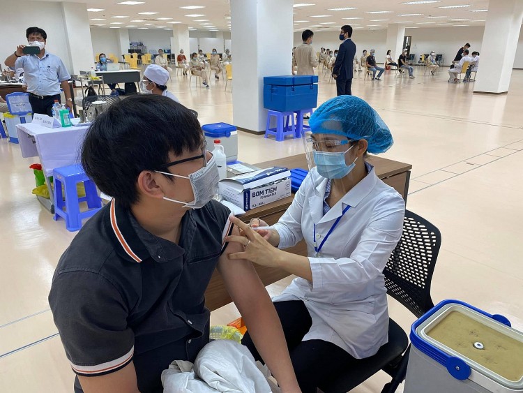 Tin COVID hôm nay chiều 2/11: Đã tiếp nhận hơn 147,5 triệu liều vaccine phòng COVID-19 Tin COVID hôm nay chiều 2/11: Đã tiếp nhận hơn 147,5 triệu liều vaccine phòng COVID-19
