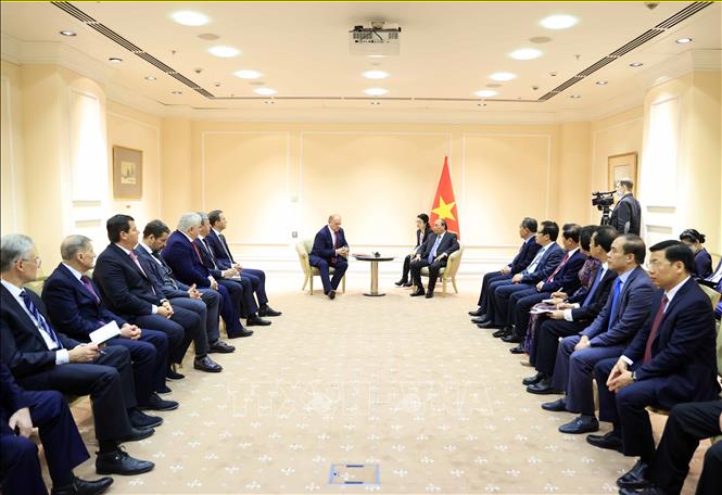 Chủ tịch nước Nguyễn Xuân Phúc tiếp Chủ tịch Đảng Cộng sản Nga Gennady Zyuganov Chú thích ảnh