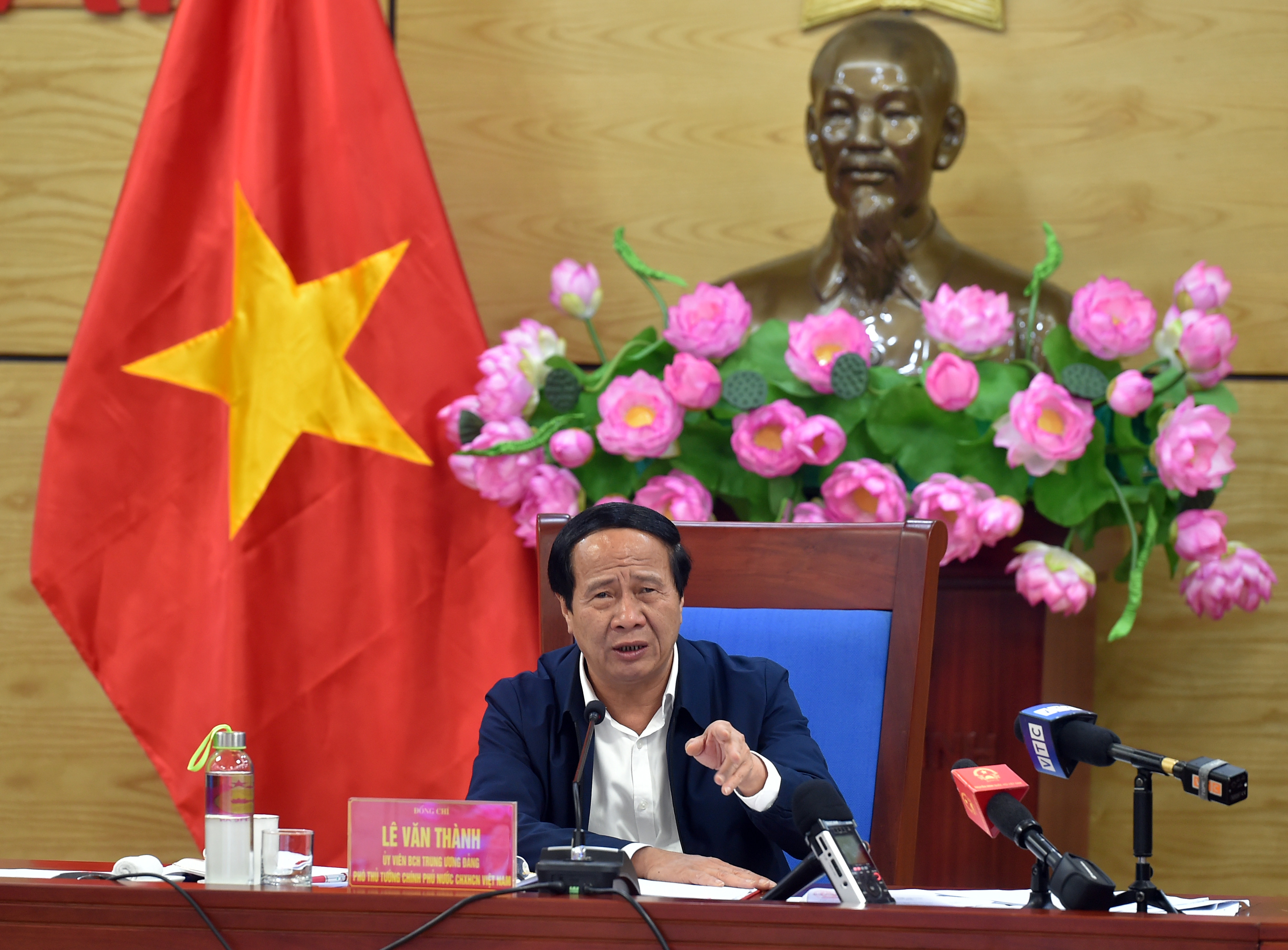 Phó Thủ tướng Lê Văn Thành: Phải chốt lại tiến độ trong năm 2022 khánh thành được bao nhiêu km cao tốc Bắc - Nam Phó Thủ tướng Lê Văn Thành: Phải chốt lại tiến độ trong năm 2022 khánh thành được bao nhiêu km cao tốc Bắc - Nam
