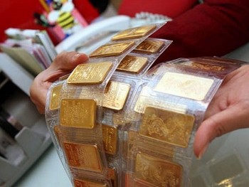 Giá vàng trong nước và thế giới 'treo cao'