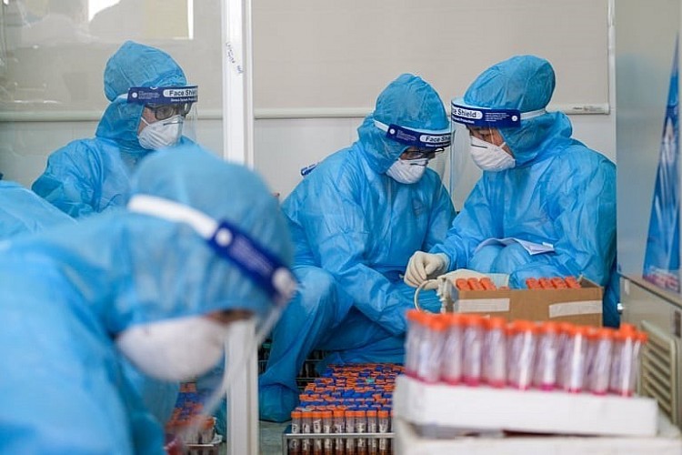 Tin COVID hôm nay sáng 20/12: Gần 7.600 ca COVID-19 nặng đang điều trị; Tăng cường phát hiện sớm F0C
